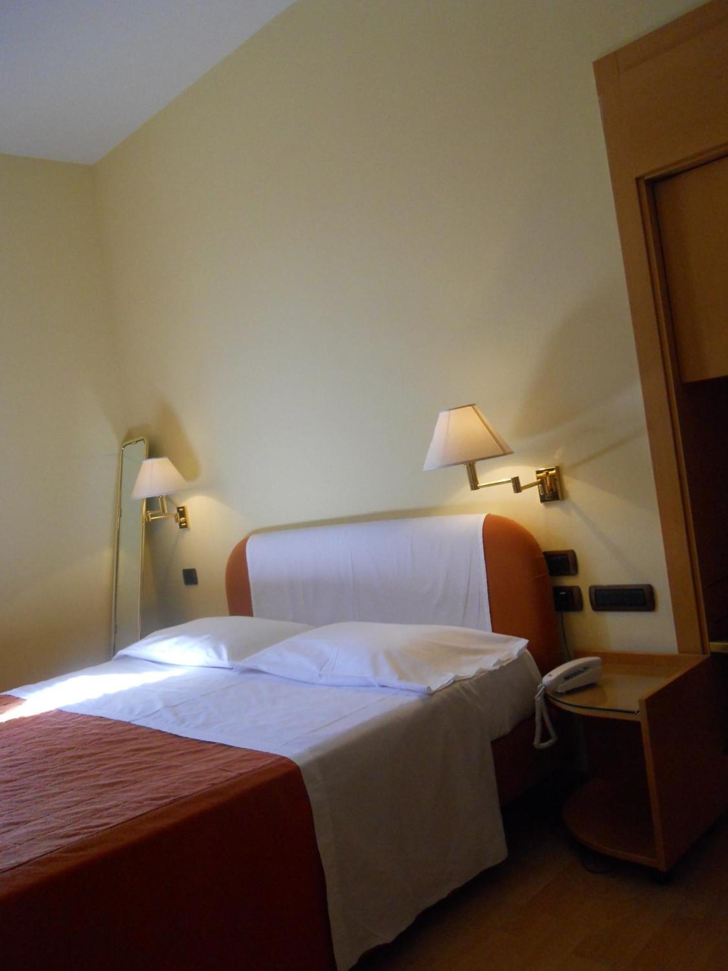 Albergo Italia Urbino Eksteriør billede